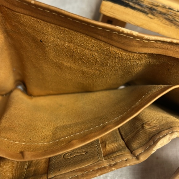 Handcrafted buttery soft glove leather trifold wallet - Picture 12 of 13